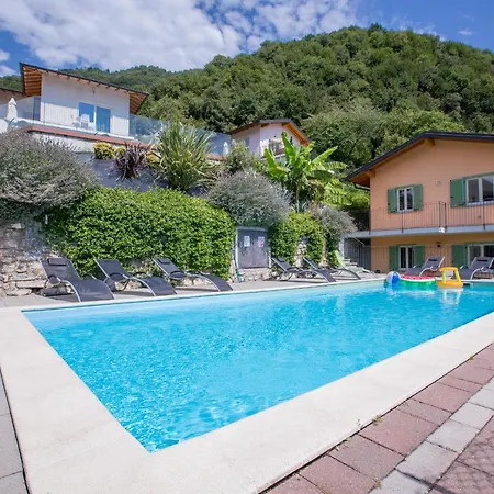 Sleeps 6 Pool Air Con Appartement
