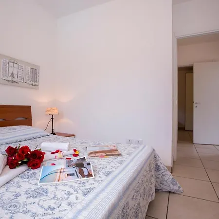 Sleeps 6 Pool Air Con Argegno