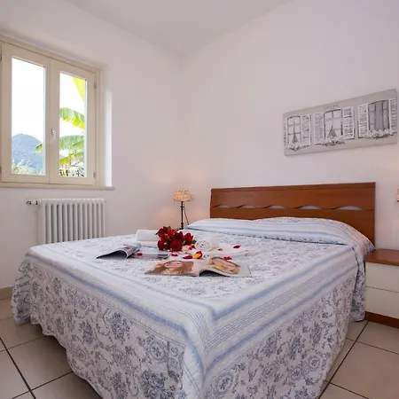 Sleeps 6 Pool Air Con *
