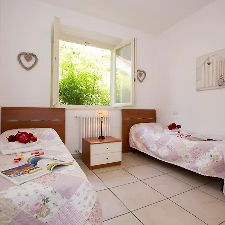 Sleeps 6 Pool Air Con Appartement *