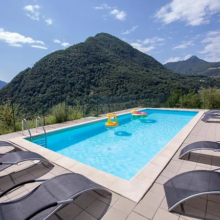 Appartement Sleeps 6 Pool Air Con