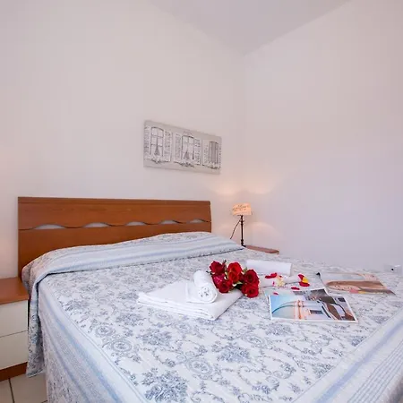 Sleeps 6 Pool Air Con Argegno