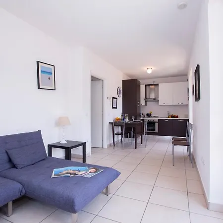 Sleeps 6 Pool Air Con *